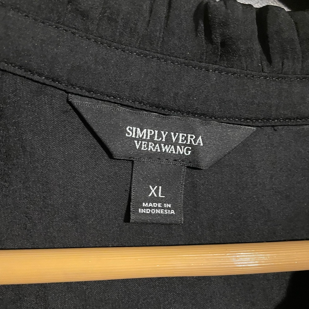 Simply Vera Vera Wang Classic Black Top - Picture 2 of 9